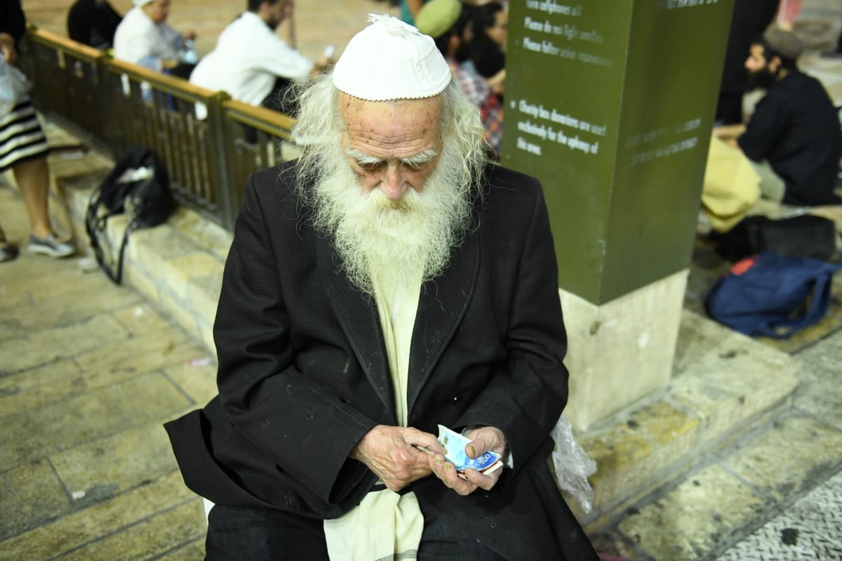 צאת הצום ברחבת הכותל המערבי • גלריה