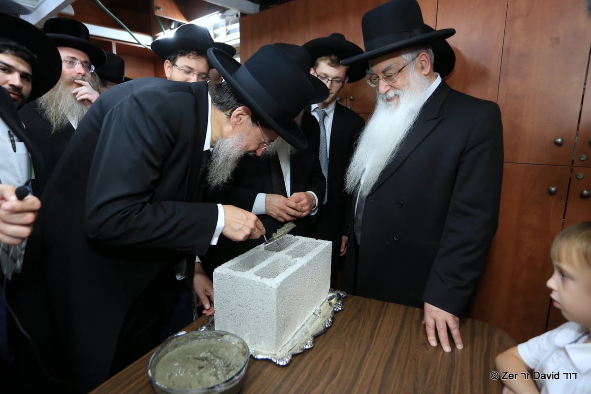 הגרב"צ קוק הוכתר לגאב"ד קהילת "אבי עזרי" ומרכז העיר