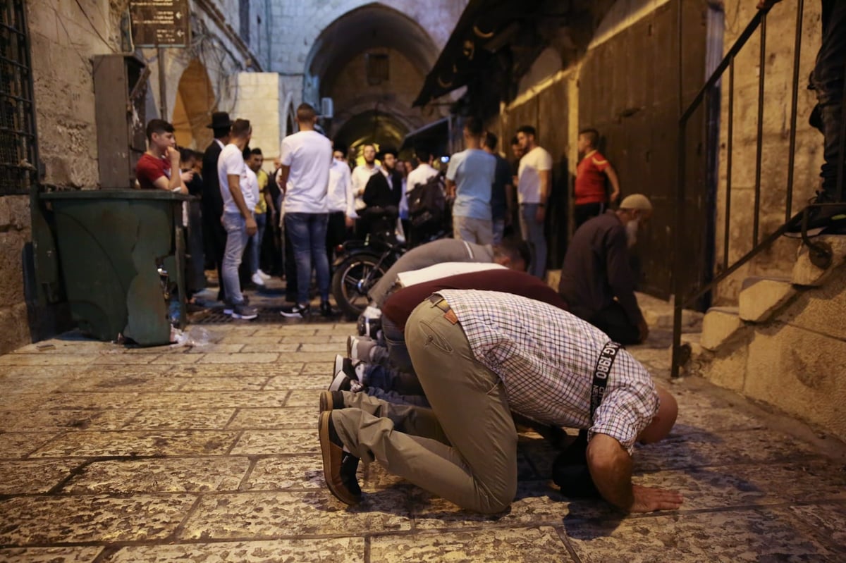 הפיגוע בירושלים: כך המחבלים התנפלו על השוטר, דקרו - ונוטרלו