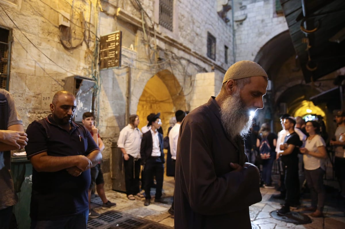 הפיגוע בירושלים: כך המחבלים התנפלו על השוטר, דקרו - ונוטרלו