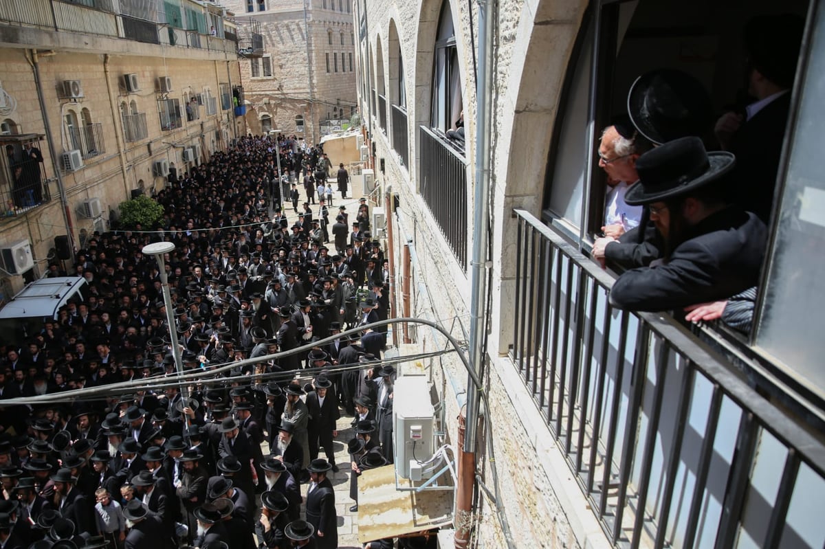 בהלווית ידידו הגרמ"א שיינברגר: גאב"ד 'העדה' מירר בבכי