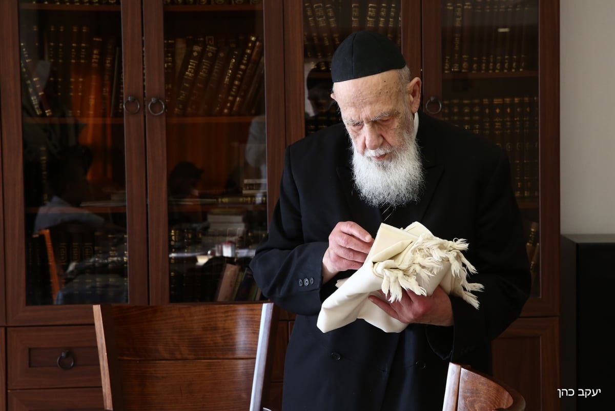 תיעוד: המנוחה של ראש הישיבה בטבריה