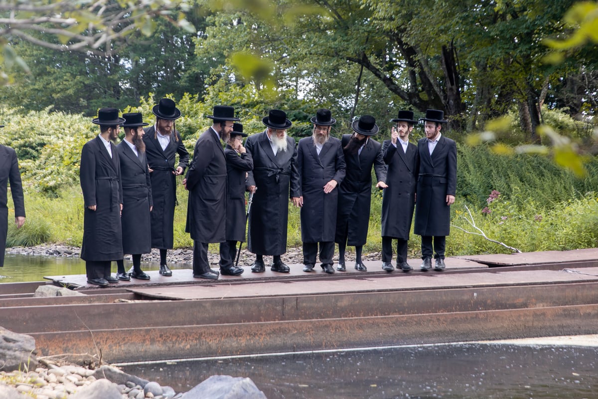 האדמו"ר מקוסוב ויז'ניץ בנאות דשא בארה"ב