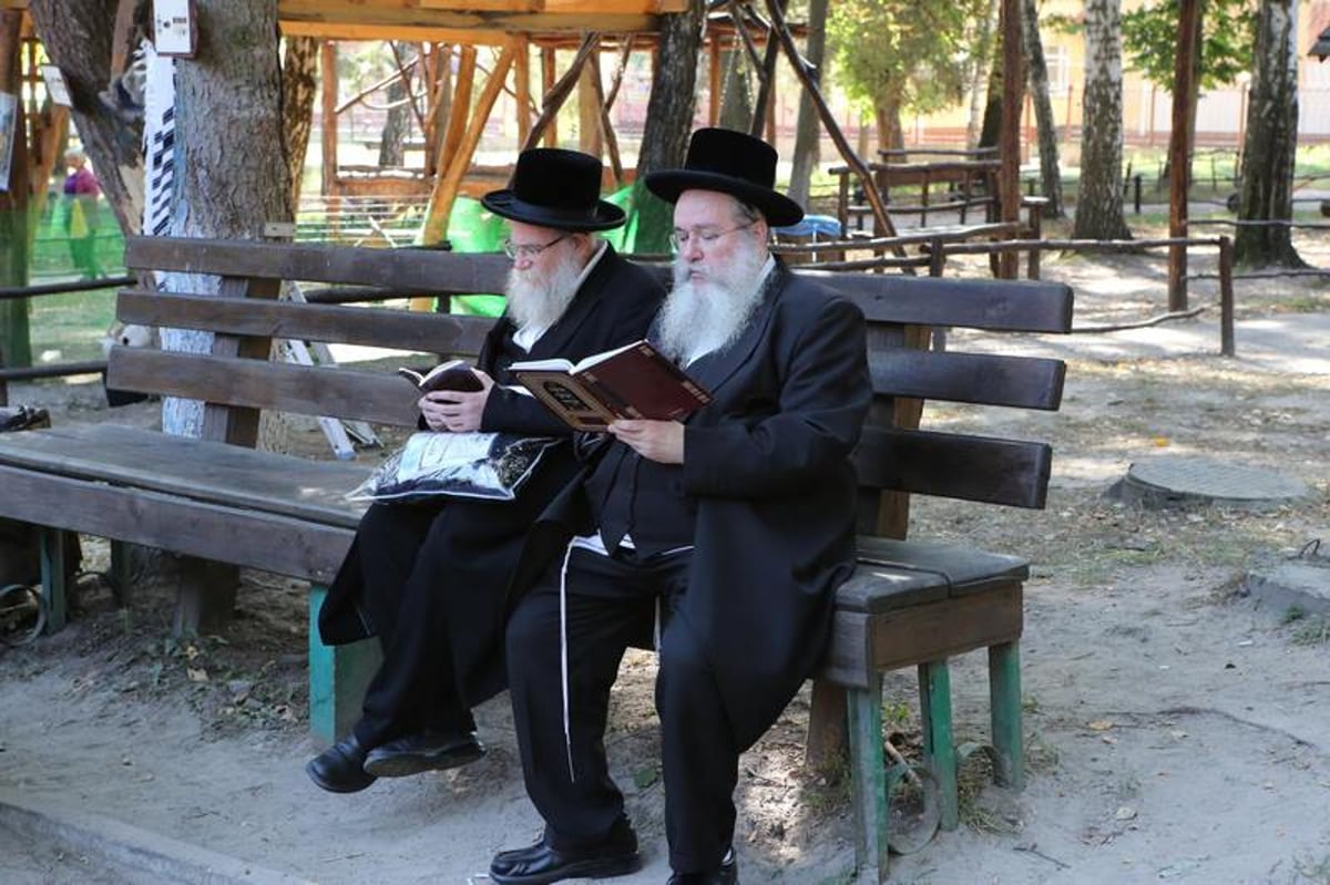 מרגש: האדמו"ר מויז'ניץ סנדק באוקראינה