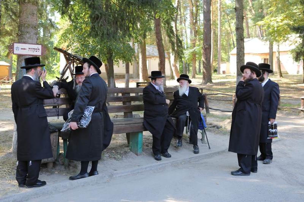 מרגש: האדמו"ר מויז'ניץ סנדק באוקראינה