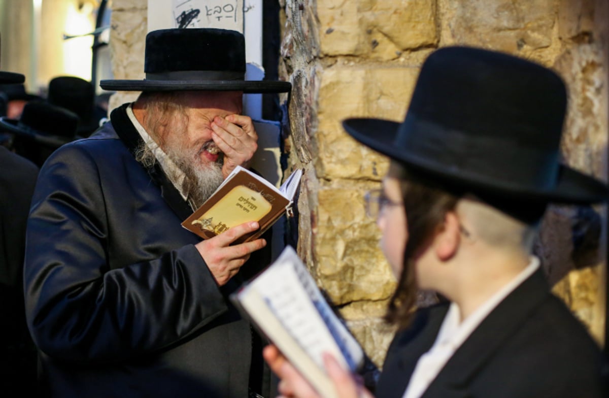 המונים במירון לתפילת ערב ראש חודש אלול