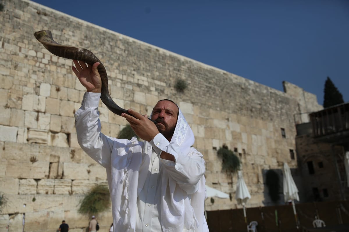 אלול: בכותל המערבי תקעו בשופר • תיעוד