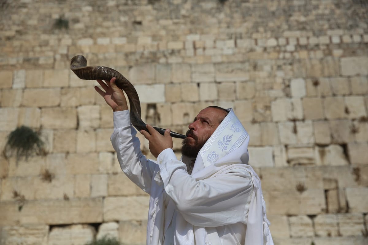 אלול: בכותל המערבי תקעו בשופר • תיעוד