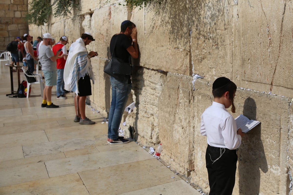 אלול: בכותל המערבי תקעו בשופר • תיעוד