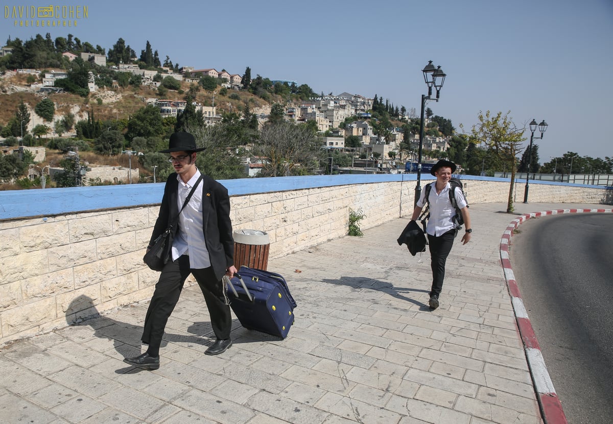 מעמד פתיחת הזמן בישיבת חב"ד בעיר צפת