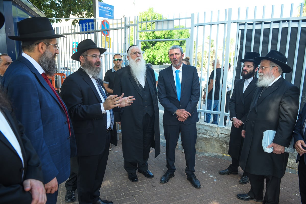 ילד שעלה מאיראן ולומד בחב"ד נפגש עם פרוש ופרץ