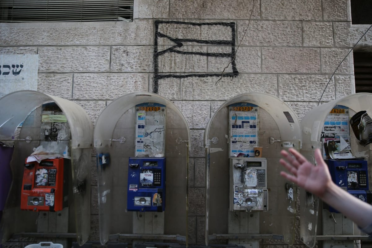 בעקבות 'כיכר'? המשטרה מתעלמת מבובת החייל במאה שערים