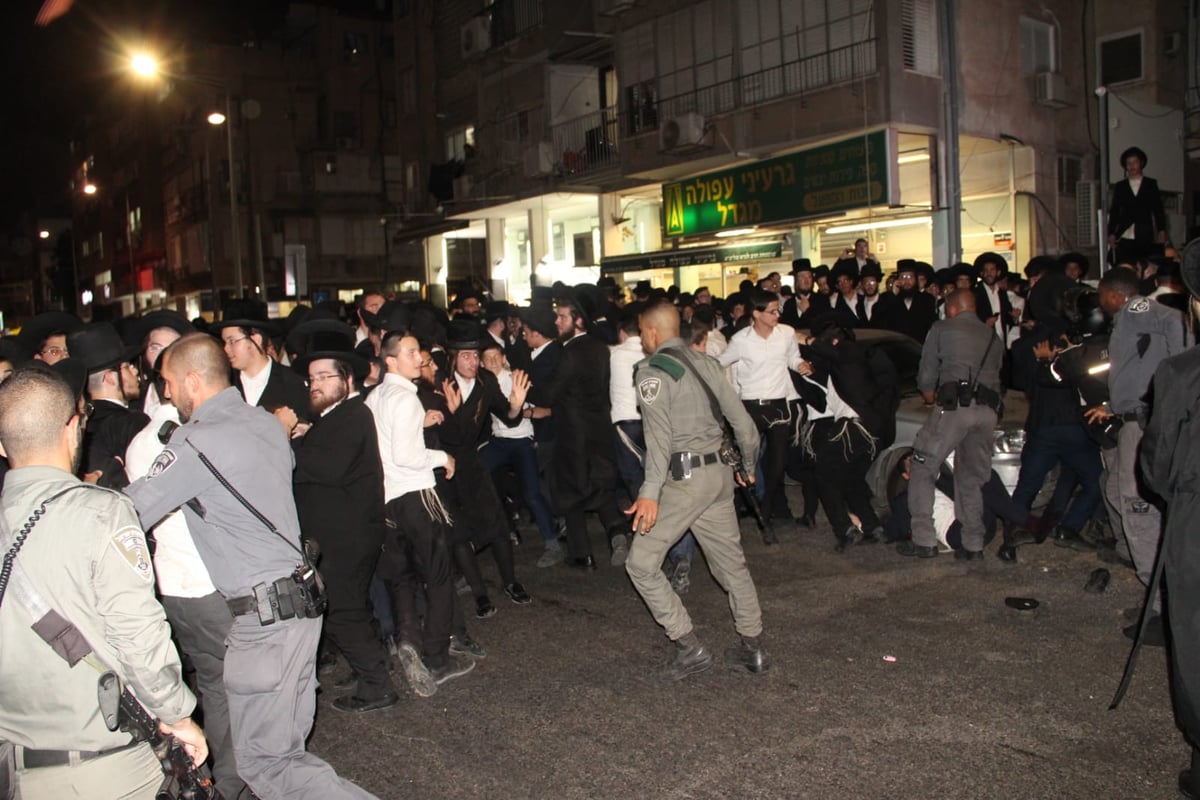 פרובוקציה בב"ב: בחורים מחו ורון קובי נמלט