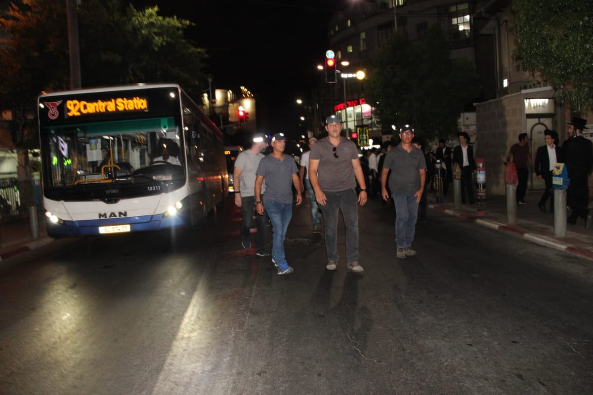 פרובוקציה בב"ב: בחורים מחו ורון קובי נמלט