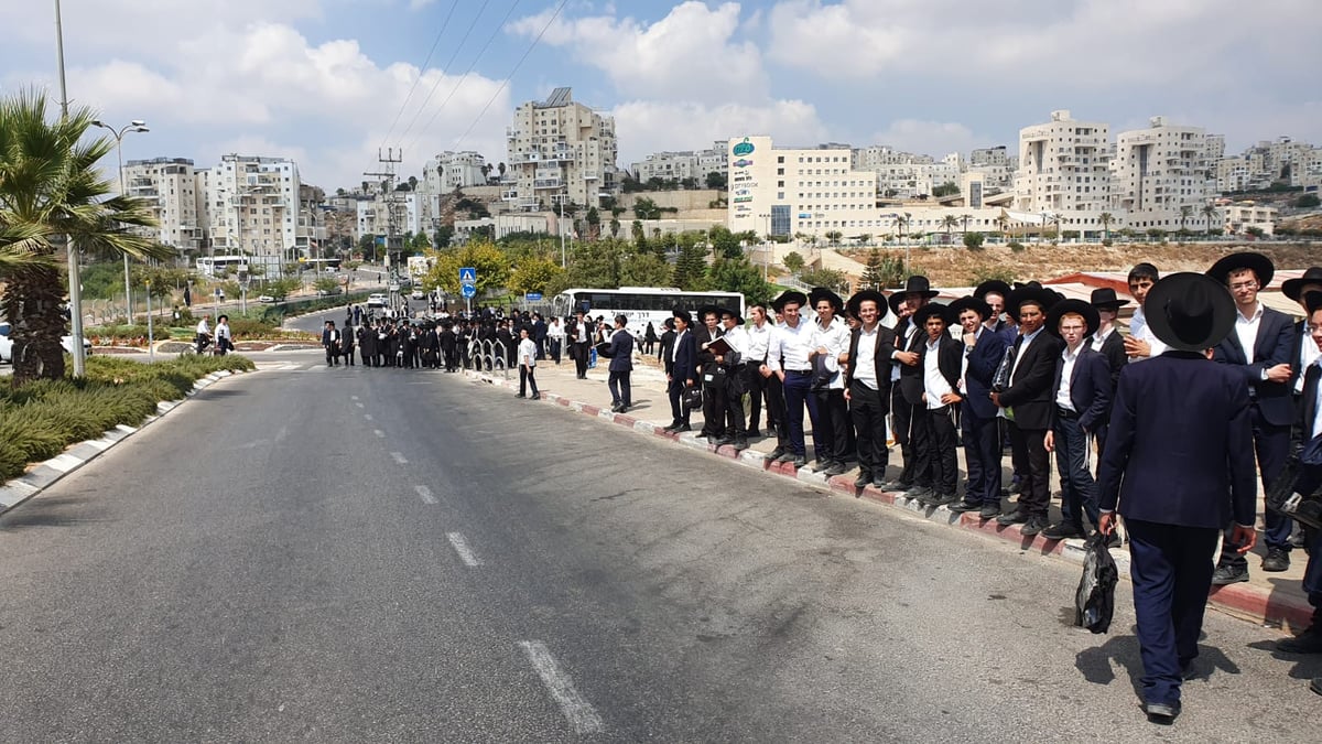 שריפת קוצים ליד מודיעין עילית; גן ילדים - פונה