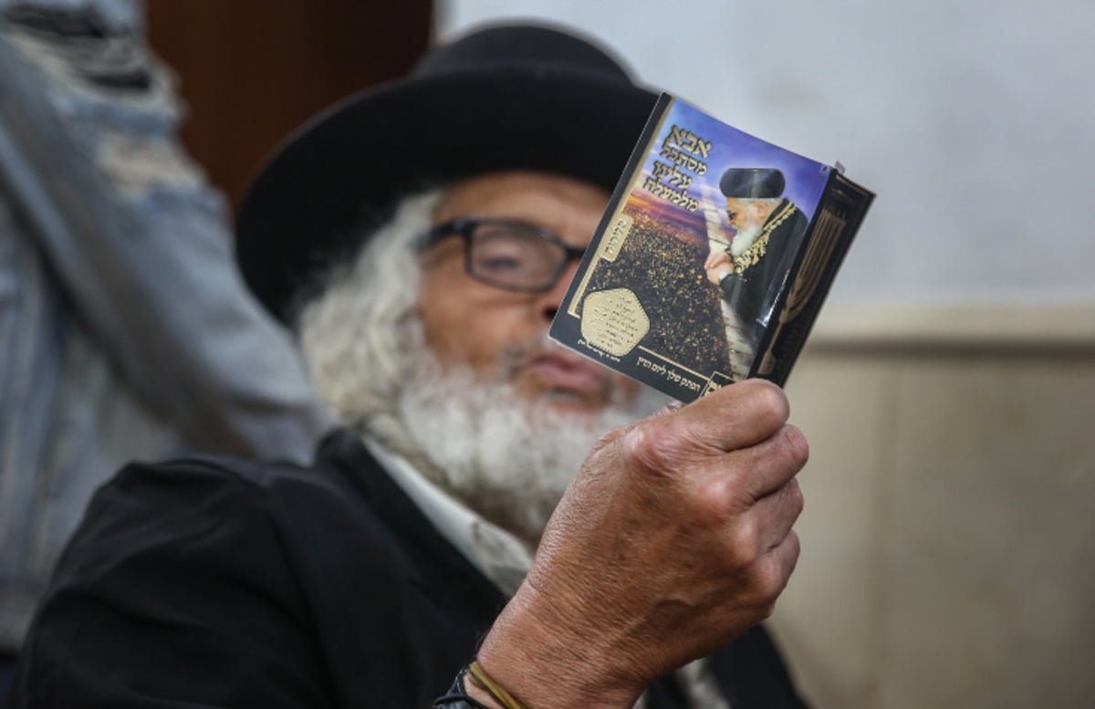 תיעוד: אמירת הסליחות ליד ציון הרשב"י