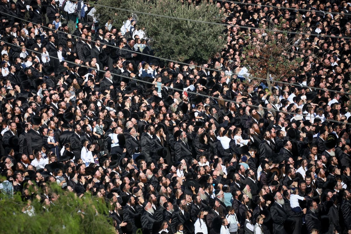 אלפי חסידים בחופת נכד האדמו"ר מגור. צפו