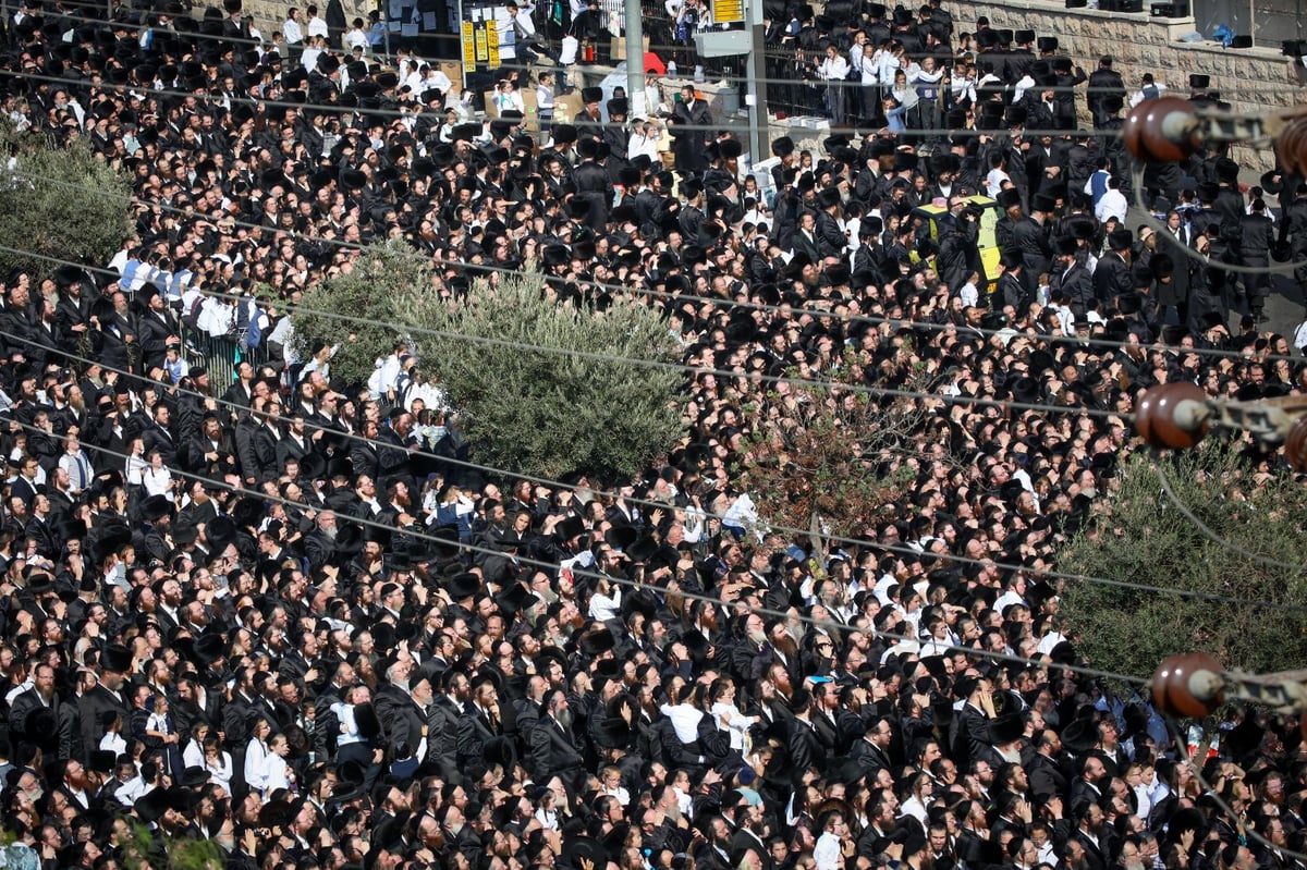 אלפי חסידים בחופת נכד האדמו"ר מגור. צפו