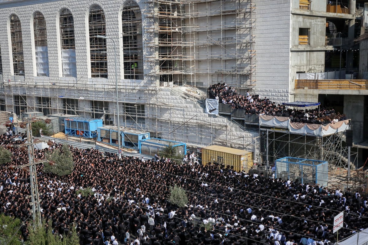 אלפי חסידים בחופת נכד האדמו"ר מגור. צפו