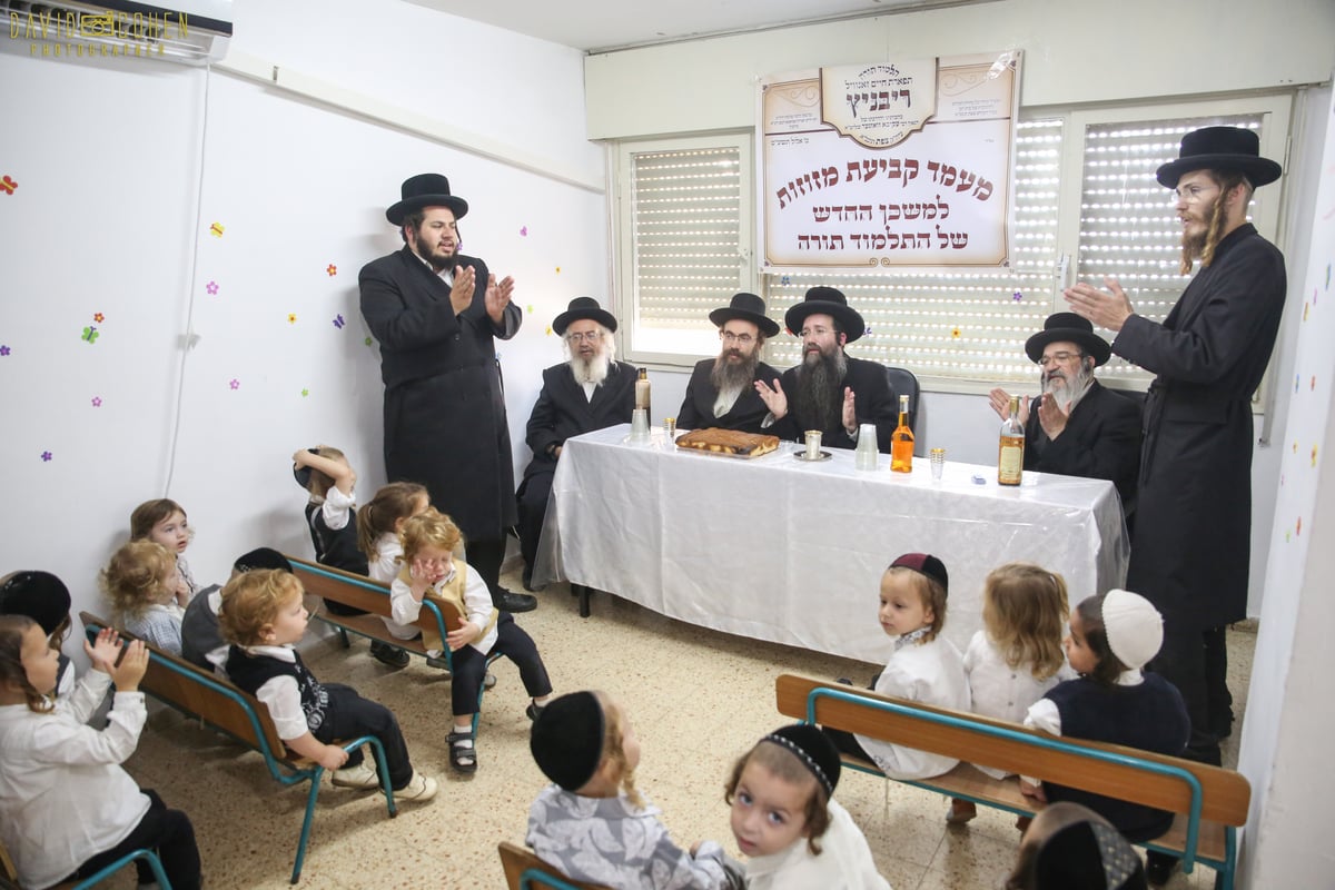 ב'ריבניץ' ערכו קביעת מזוזה לתלמוד תורה החדש