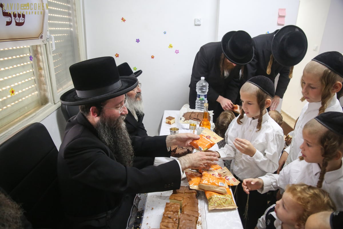 ב'ריבניץ' ערכו קביעת מזוזה לתלמוד תורה החדש