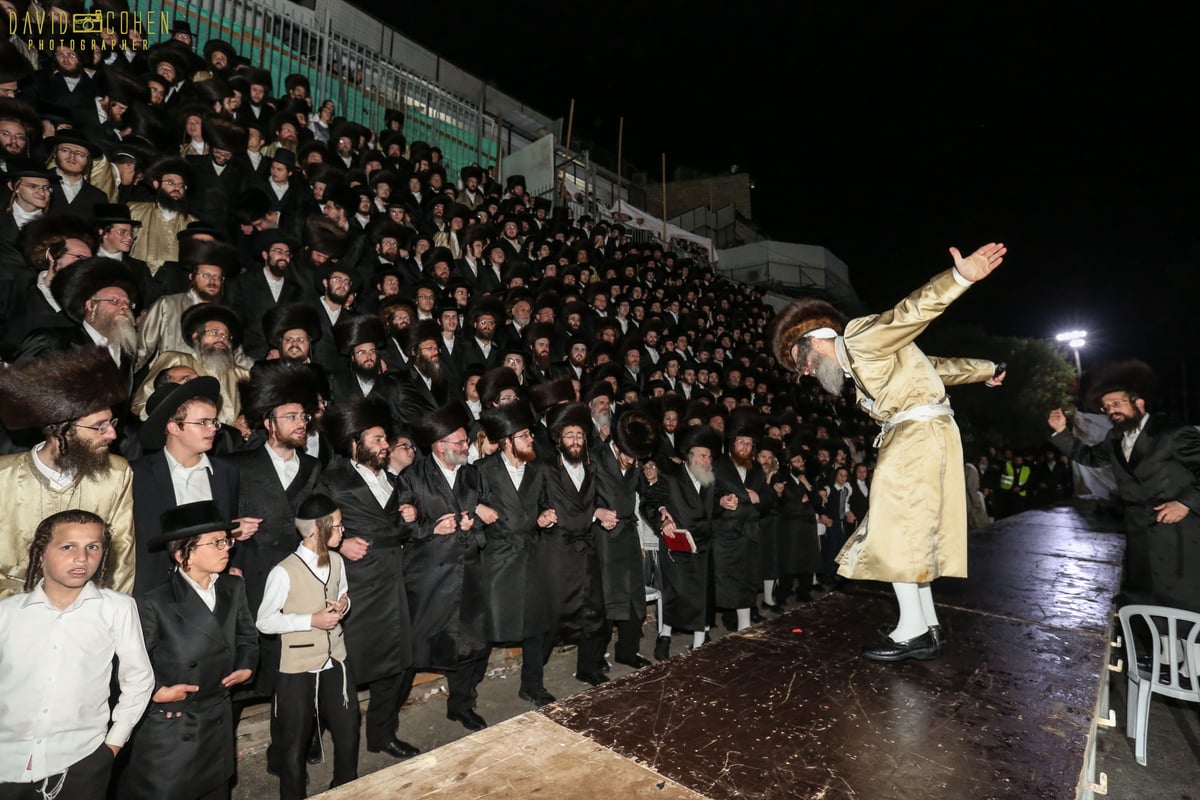 צפו בווידאו: ר' מיילך בידרמן הקפיץ את מירון