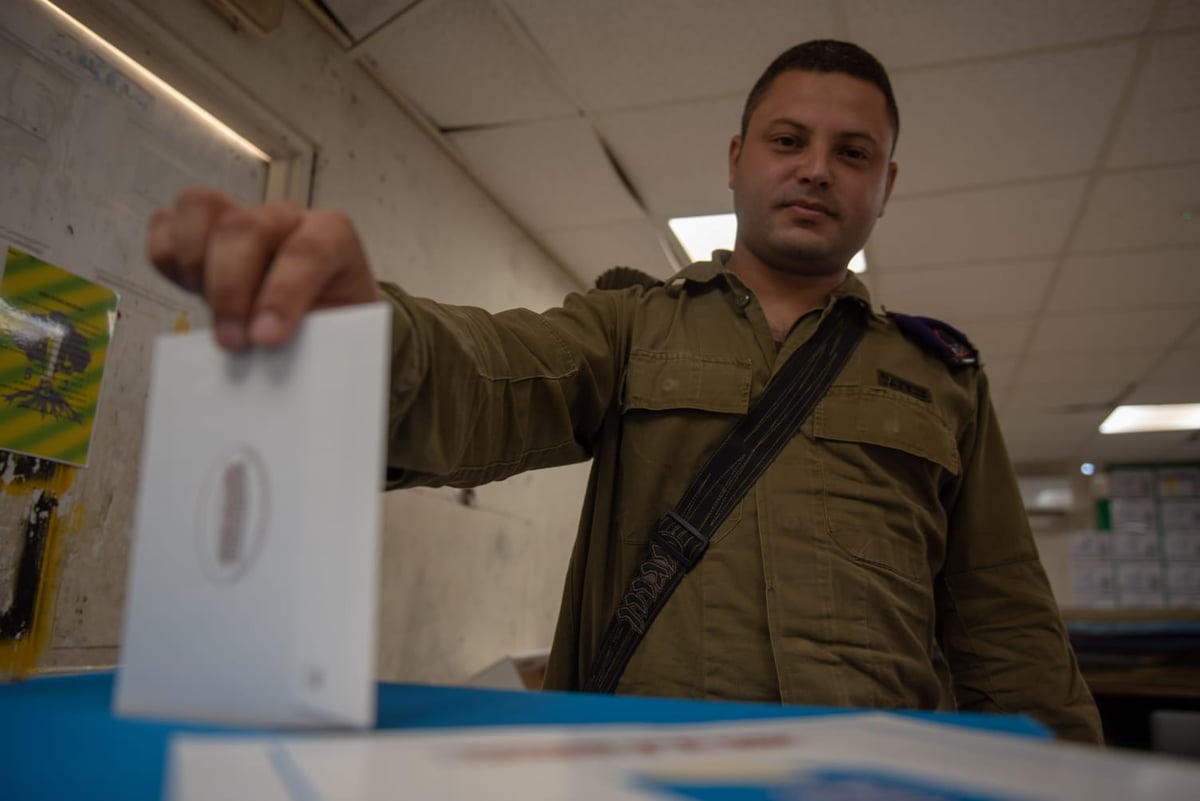 צפו: החייל החרדי כבר הצביע לכנסת ה-22