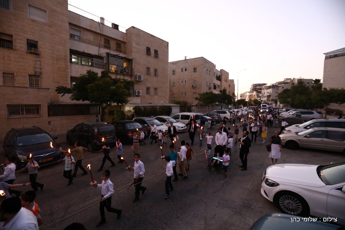 רבנים ואישי ציבור בהכנסת ספר תורה של משפחת אלתר