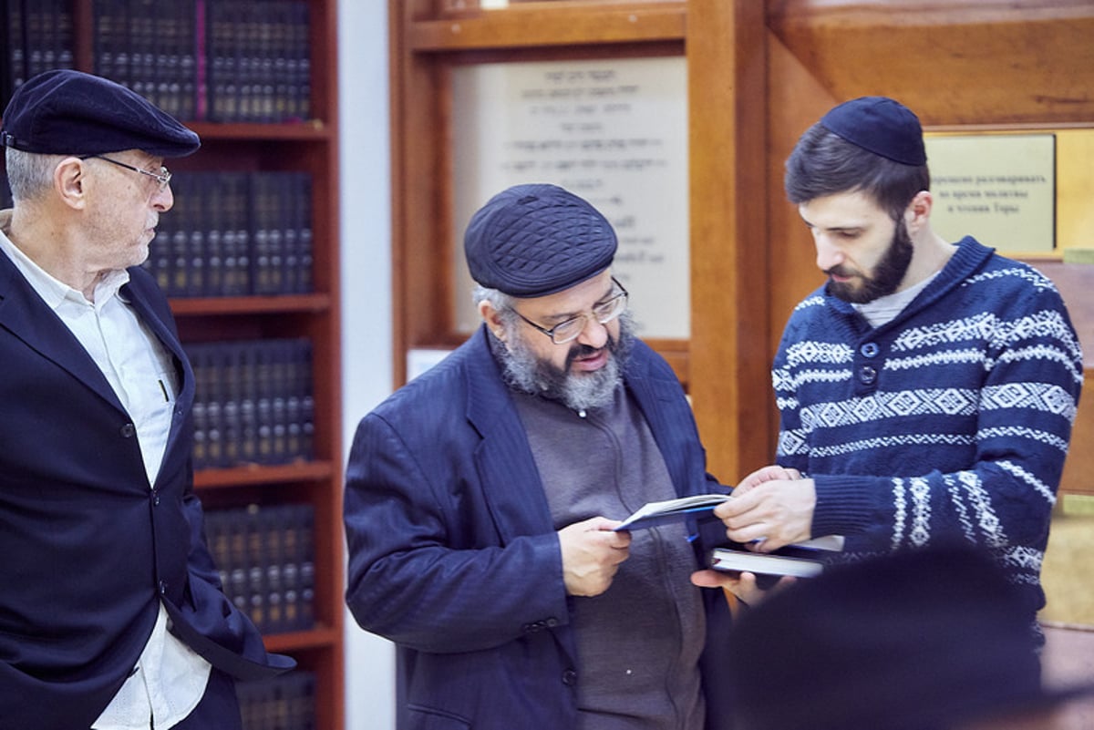 'רצה עתירתם' בעומדם ב...מוסקבה • תיעוד