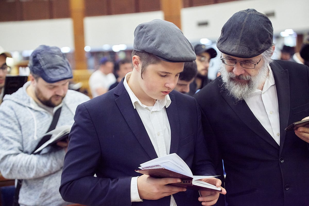 'רצה עתירתם' בעומדם ב...מוסקבה • תיעוד