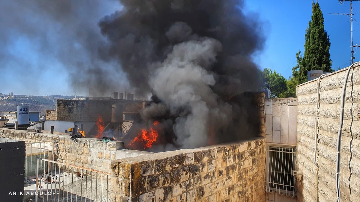 תיעוד דרמטי: כך נמנעה שריפת בנין בירושלים