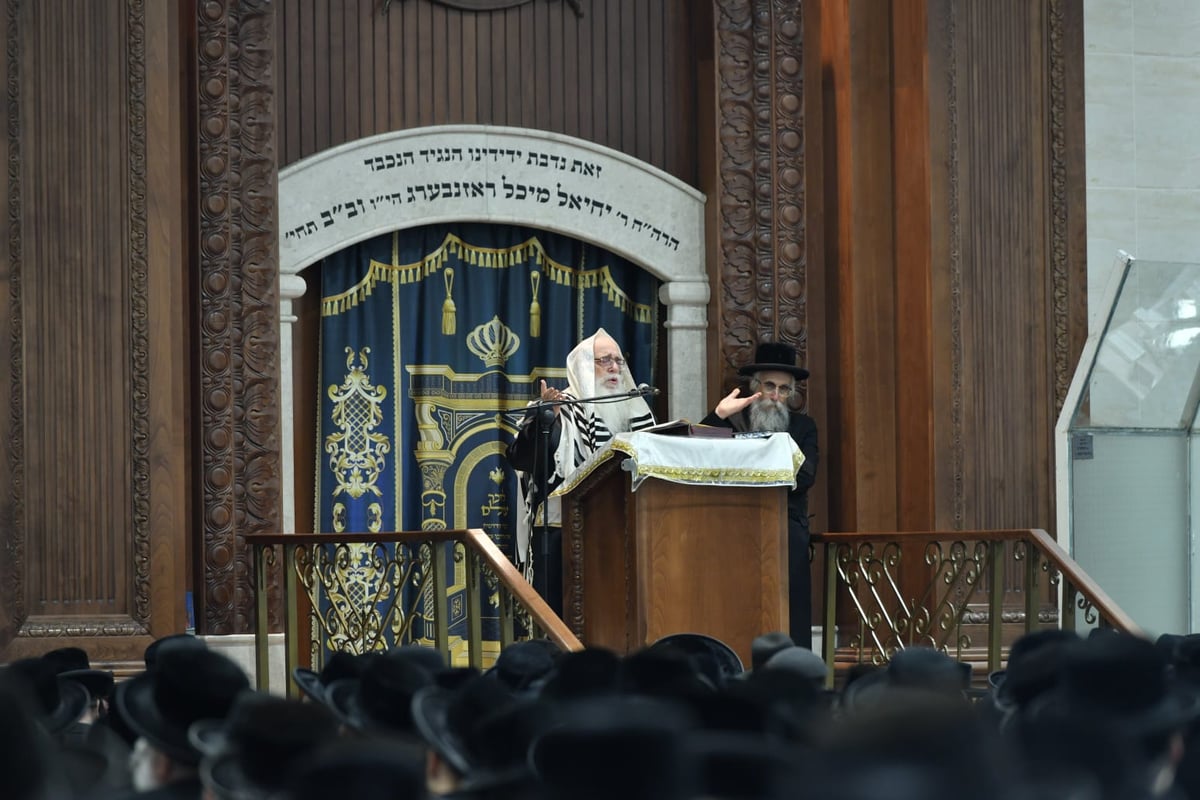 תיעוד: ה'סליחות' בצאנז - אלפים, לפנות בוקר