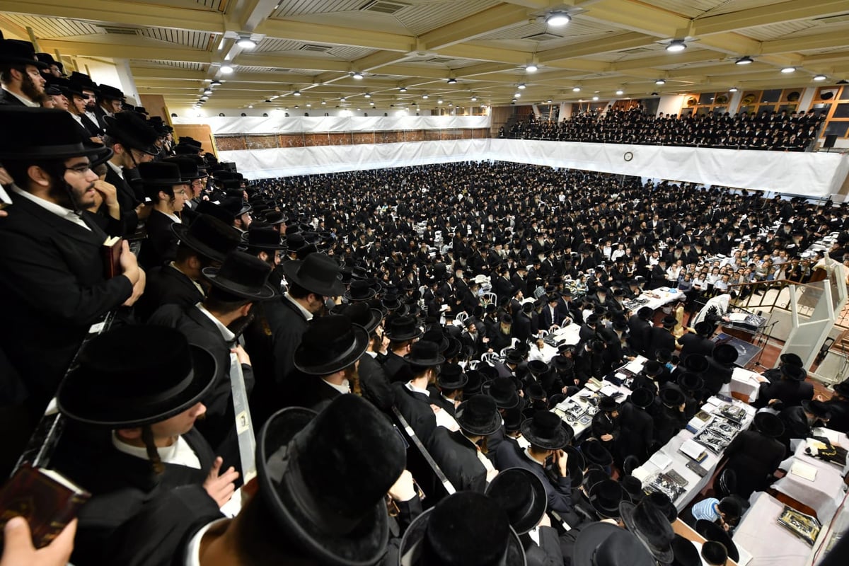 תיעוד: ה'סליחות' בצאנז - אלפים, לפנות בוקר