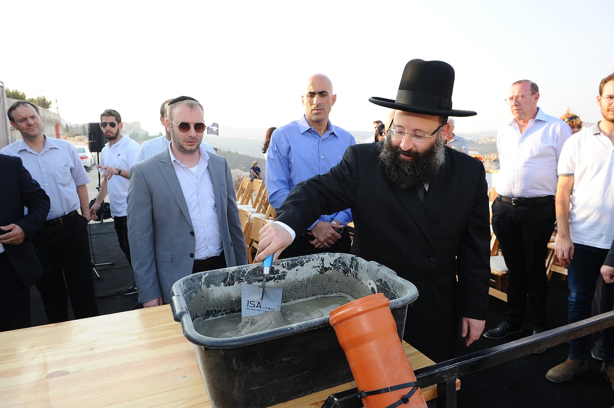 "עוד אבנך" • הנחת אבן הפינה בשכונה הותיקה רמות י-ם