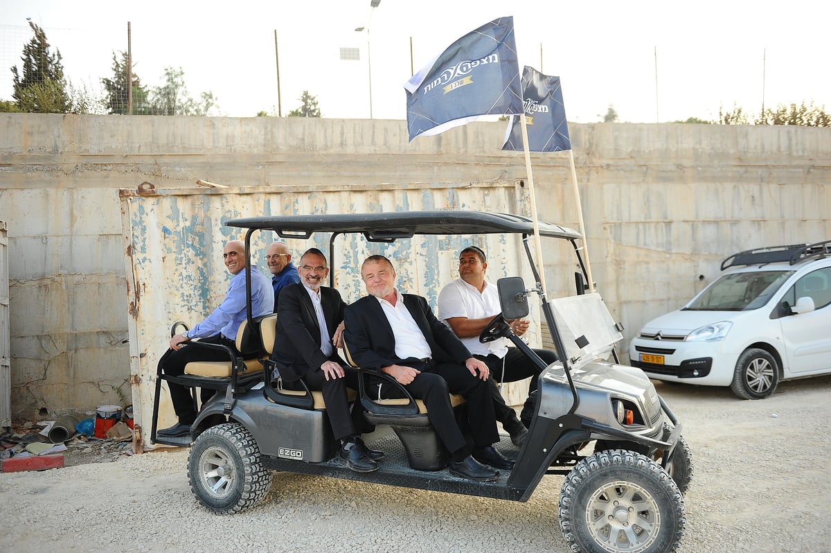 "עוד אבנך" • הנחת אבן הפינה בשכונה הותיקה רמות י-ם