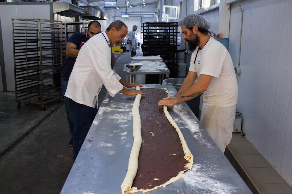 אומן: בשלניות סביב השעון ועשרות טונות בשר