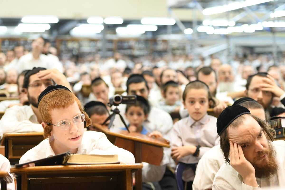 ערב יום הדין: אלפים הגיעו לשמוע את ראש הישיבה הגרי"ג אדלשטיין • תיעוד