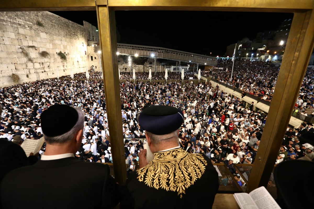 רבבות בעצרת הסליחות בראשות הראשל"צ הגר"ש עמאר