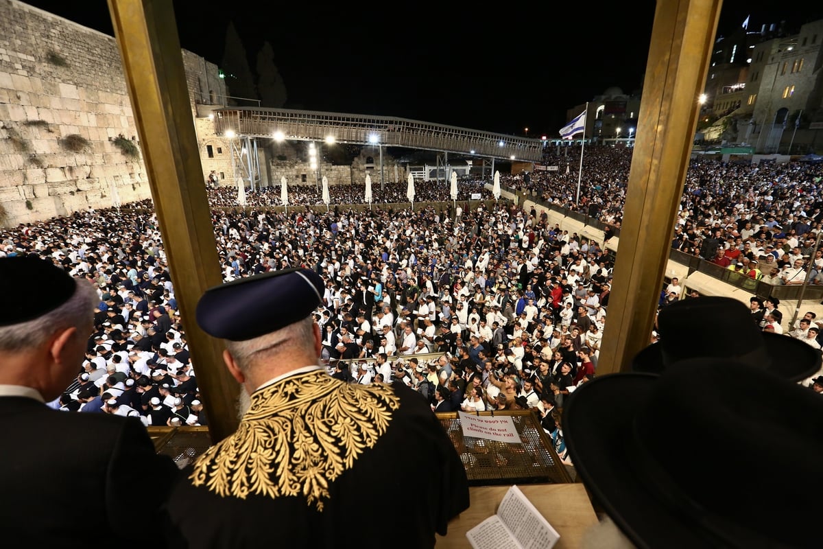 רבבות בעצרת הסליחות בראשות הראשל"צ הגר"ש עמאר