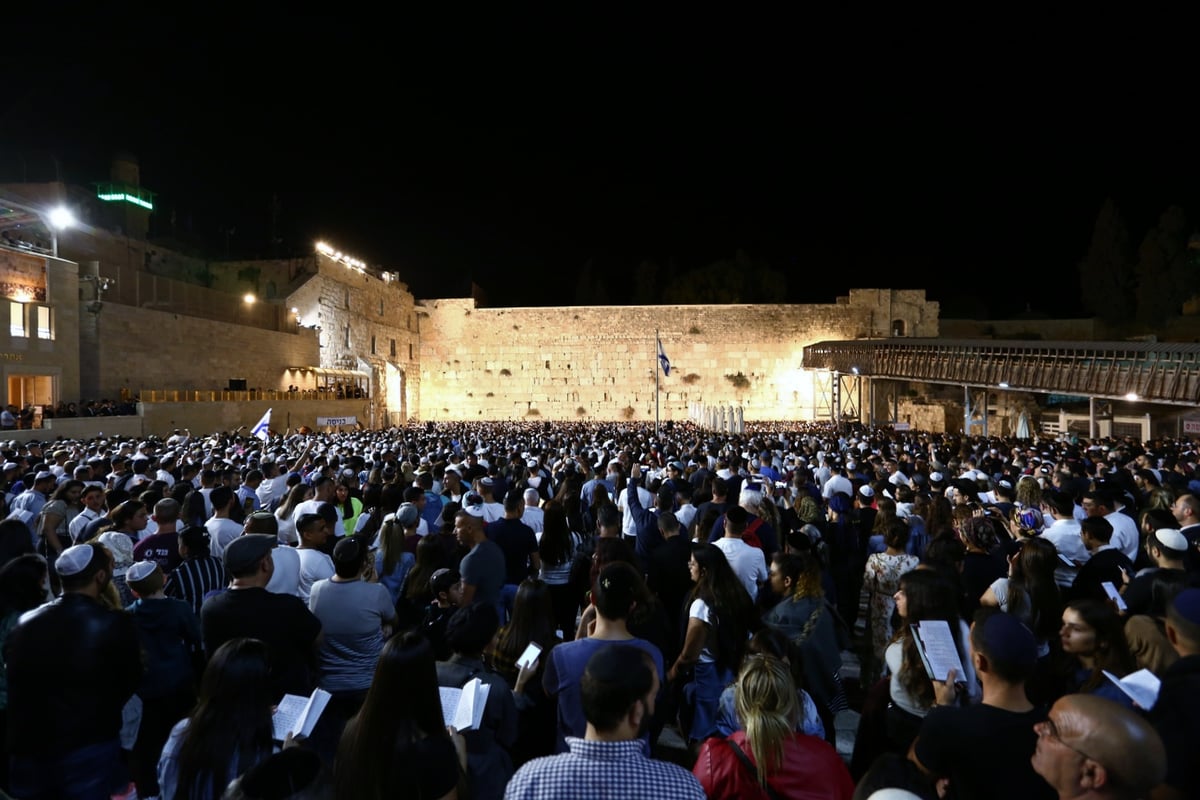 רבבות בעצרת הסליחות בראשות הראשל"צ הגר"ש עמאר