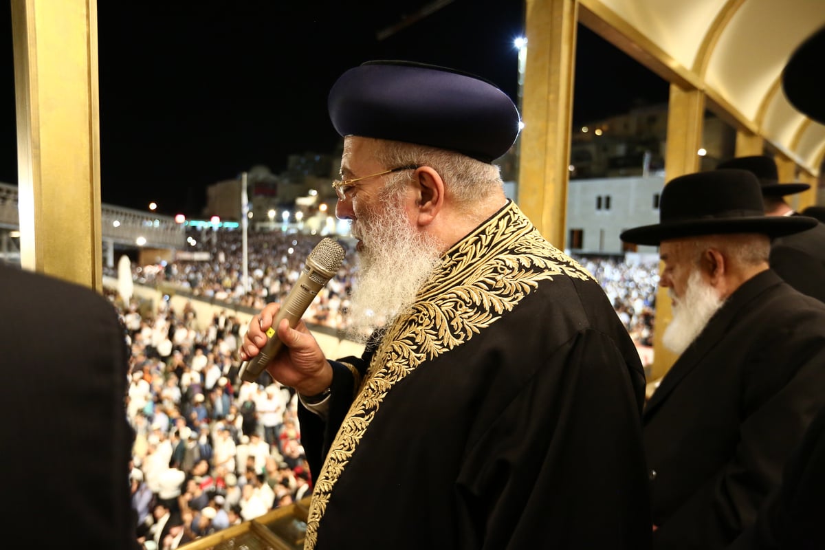 רבבות בעצרת הסליחות בראשות הראשל"צ הגר"ש עמאר