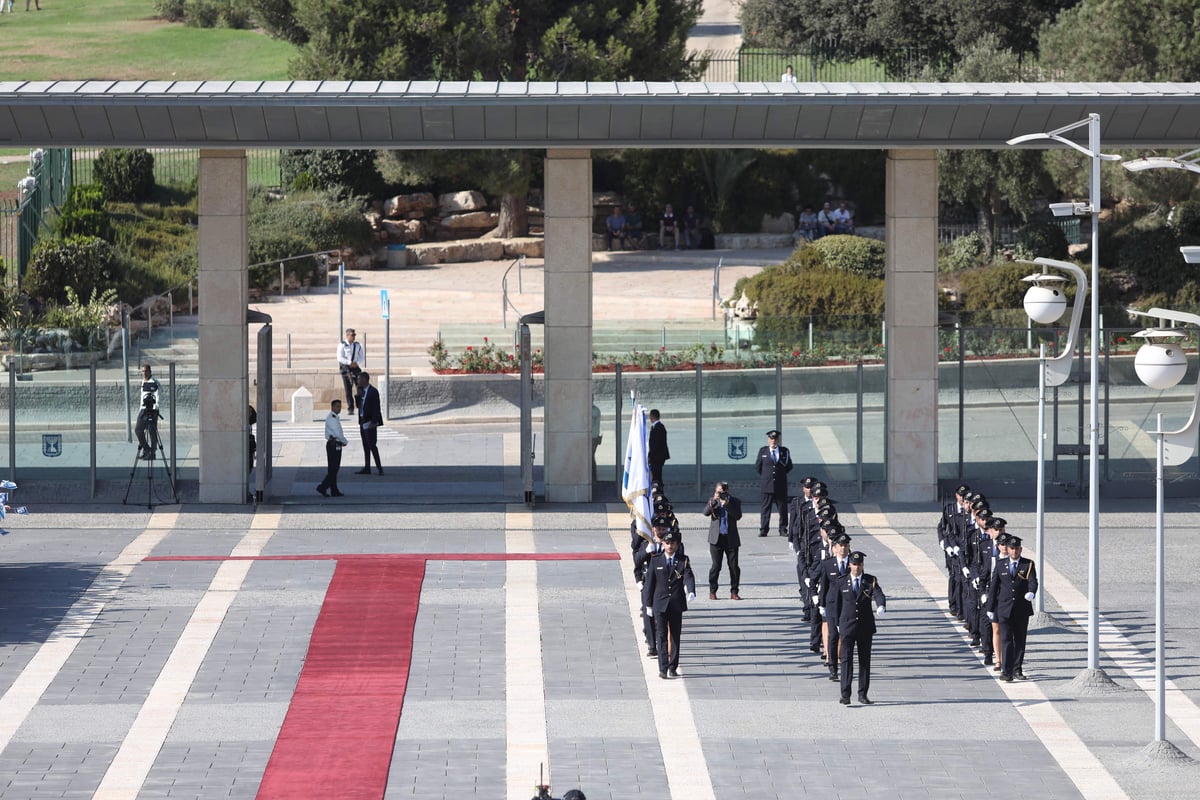 הנשיא ריבלין: "האזרחים הוציאו לכם כרטיס אדום"