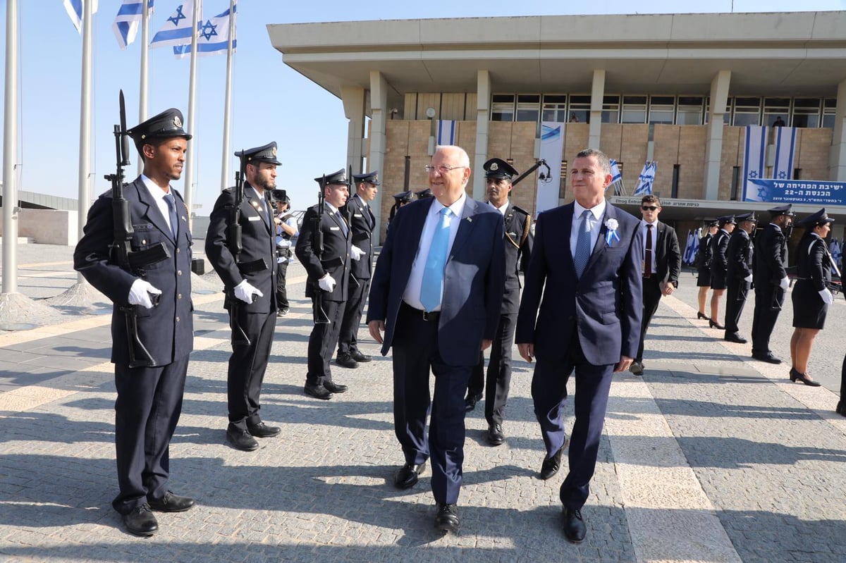 הנשיא ריבלין: "האזרחים הוציאו לכם כרטיס אדום"