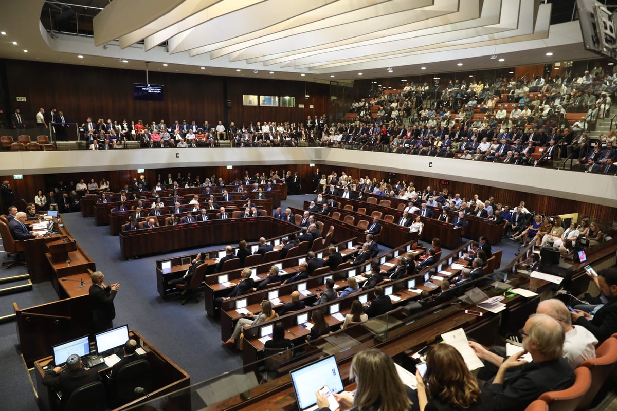 הנשיא ריבלין: "האזרחים הוציאו לכם כרטיס אדום"