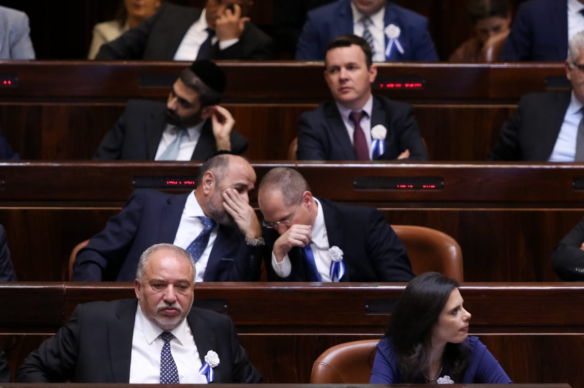 הנשיא ריבלין: "האזרחים הוציאו לכם כרטיס אדום"