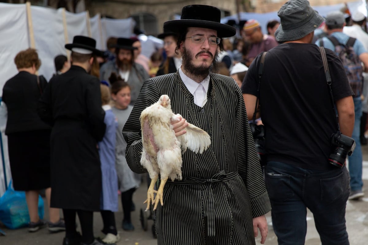 צפו: הירושלמים ערכו 'כפרות' על תרנגולים