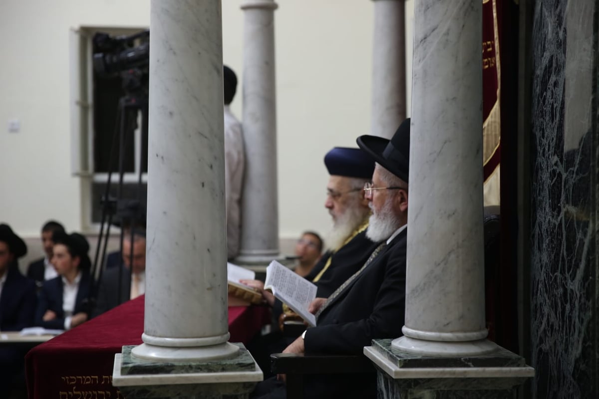 שבת שובה: הגרב"מ אזרחי ב'שיעור השבועי' ומעמד הסליחות ב'יזדים'