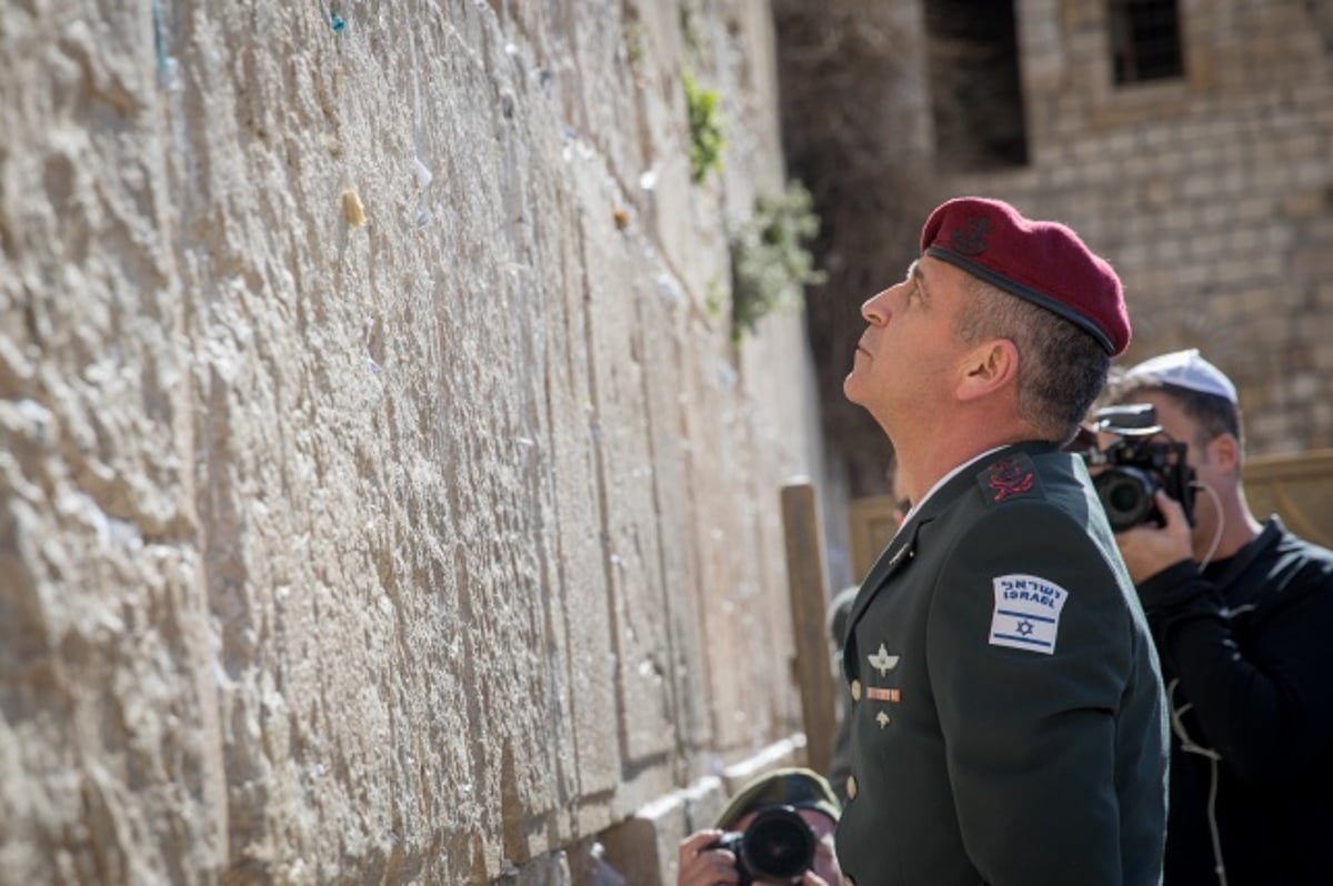 הרמטכ"ל אביב כוכבי בכותל המערבי