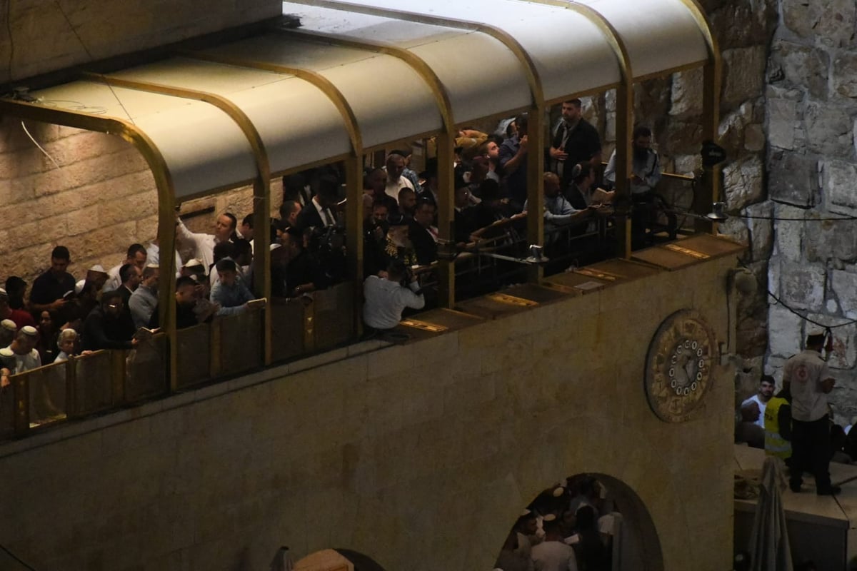 בגלימת אביו: הראשון לציון במעמד הסליחות בכותל