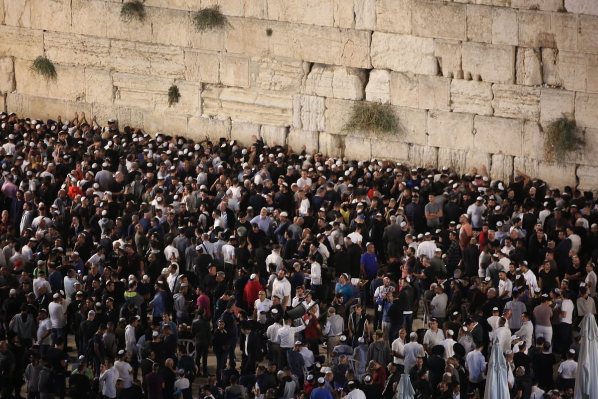 תיעוד מיוחד מעצרת הסליחות בכותל המערבי